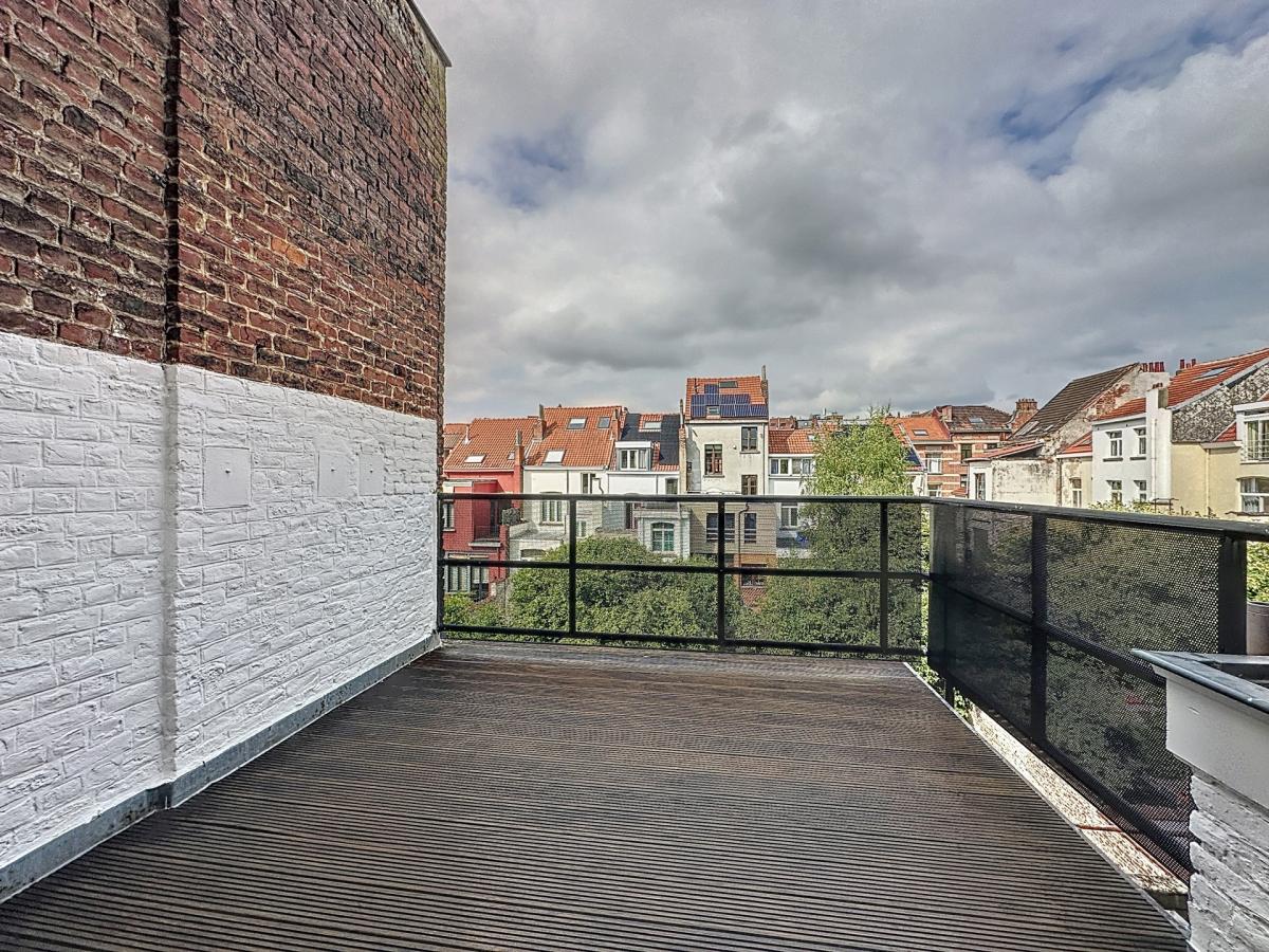 Square Ambiorix : Bel appartement meublé + grande terrasse