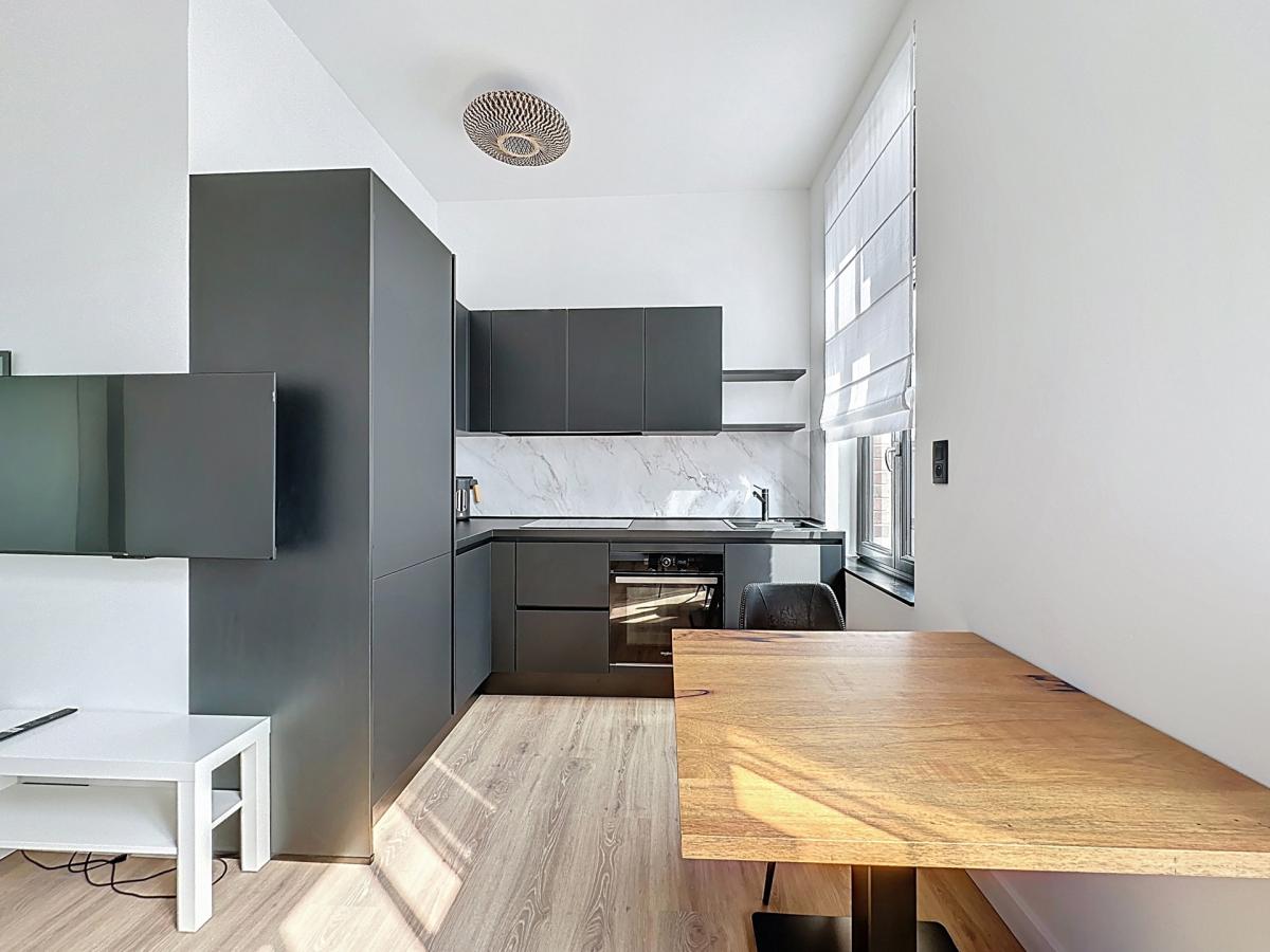 Square Ambiorix : Bel appartement meublé + grande terrasse