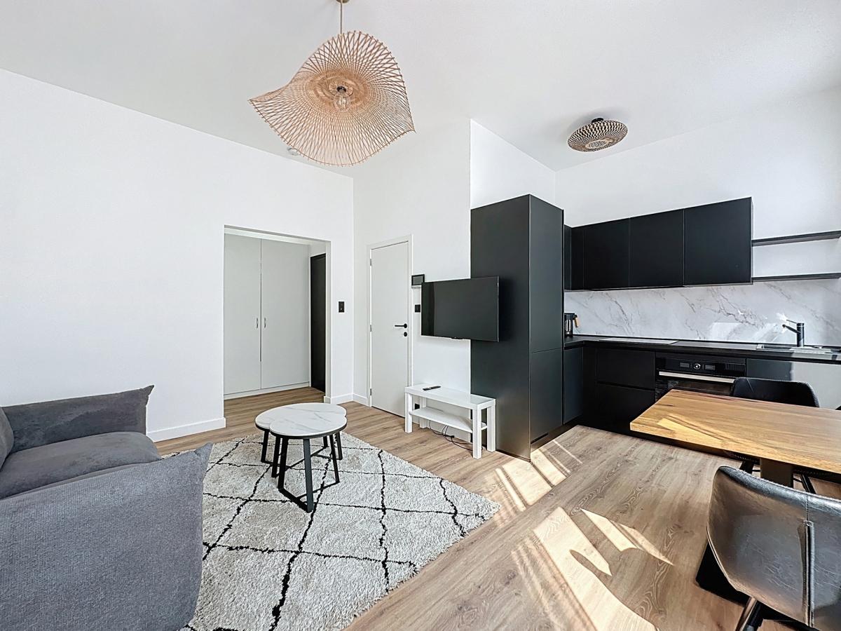 Square Ambiorix : Bel appartement meublé + grande terrasse