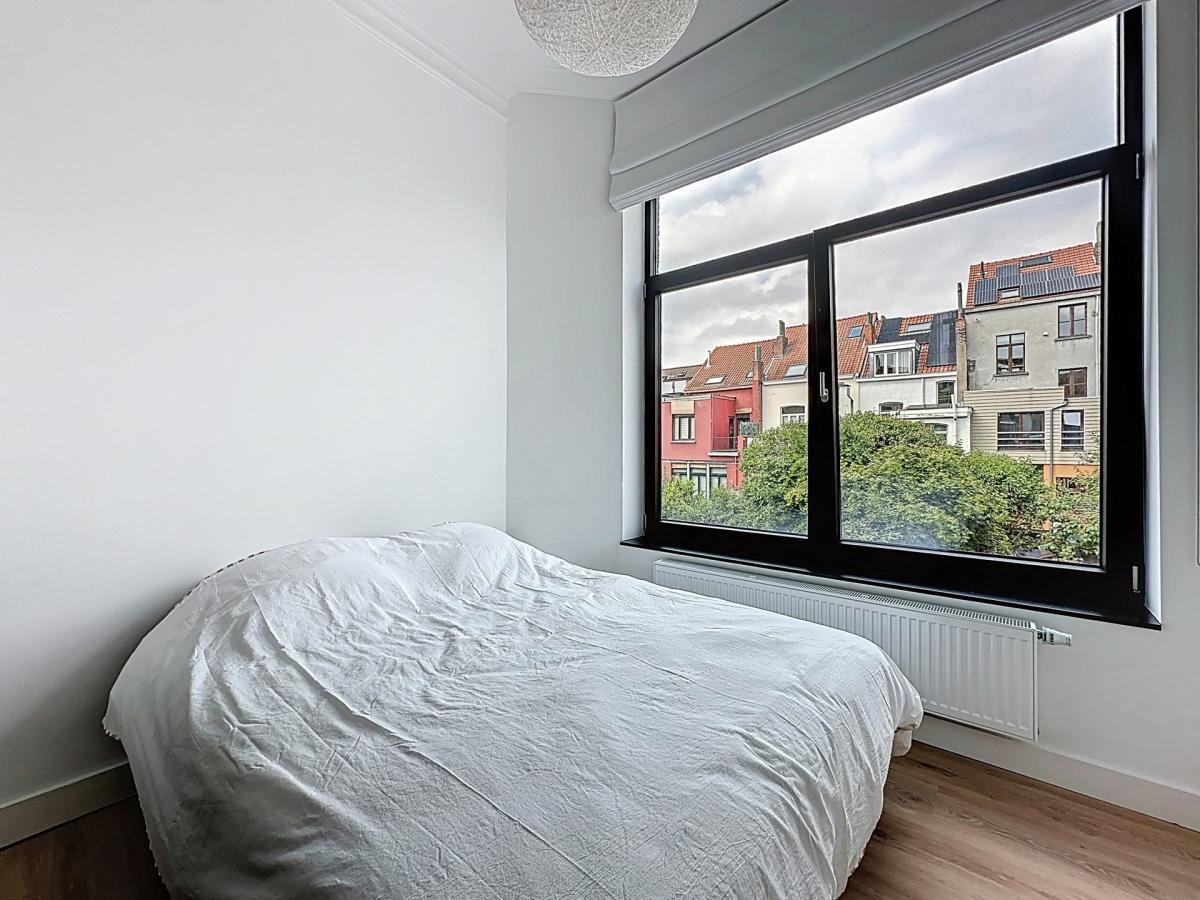 Square Ambiorix : Bel appartement meublé + balcon