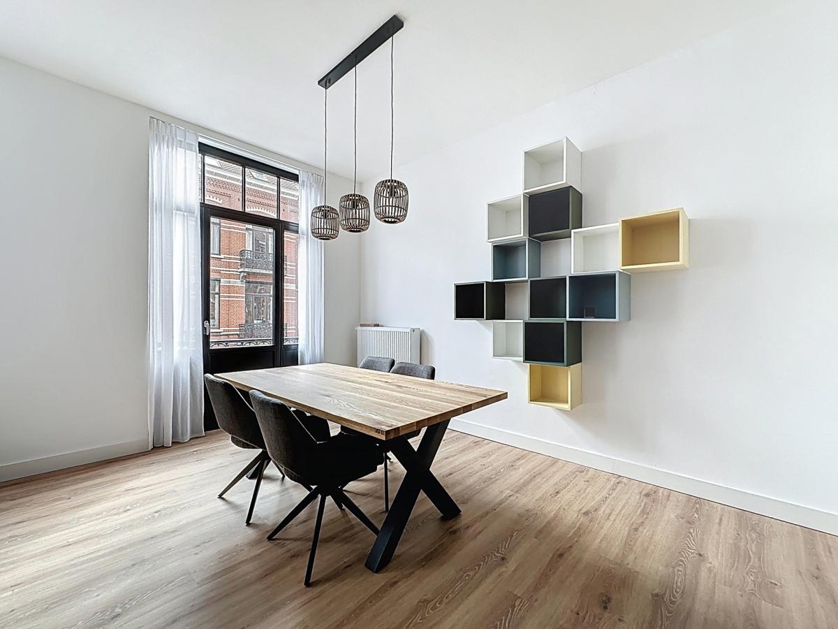 Square Ambiorix : Bel appartement meublé + balcon