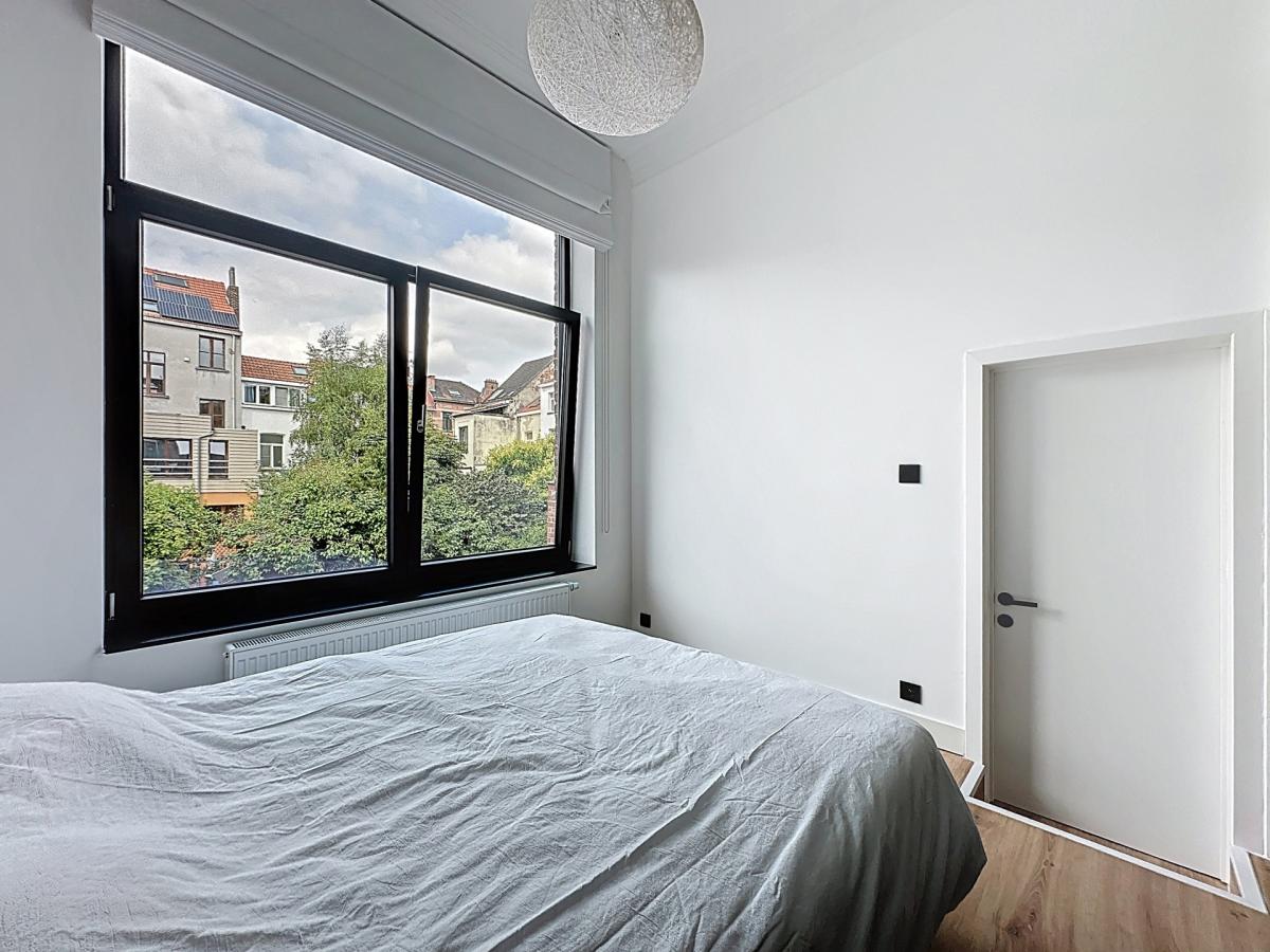 Square Ambiorix : Bel appartement meublé + balcon