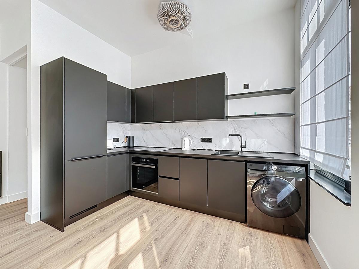Square Ambiorix : Bel appartement meublé + balcon