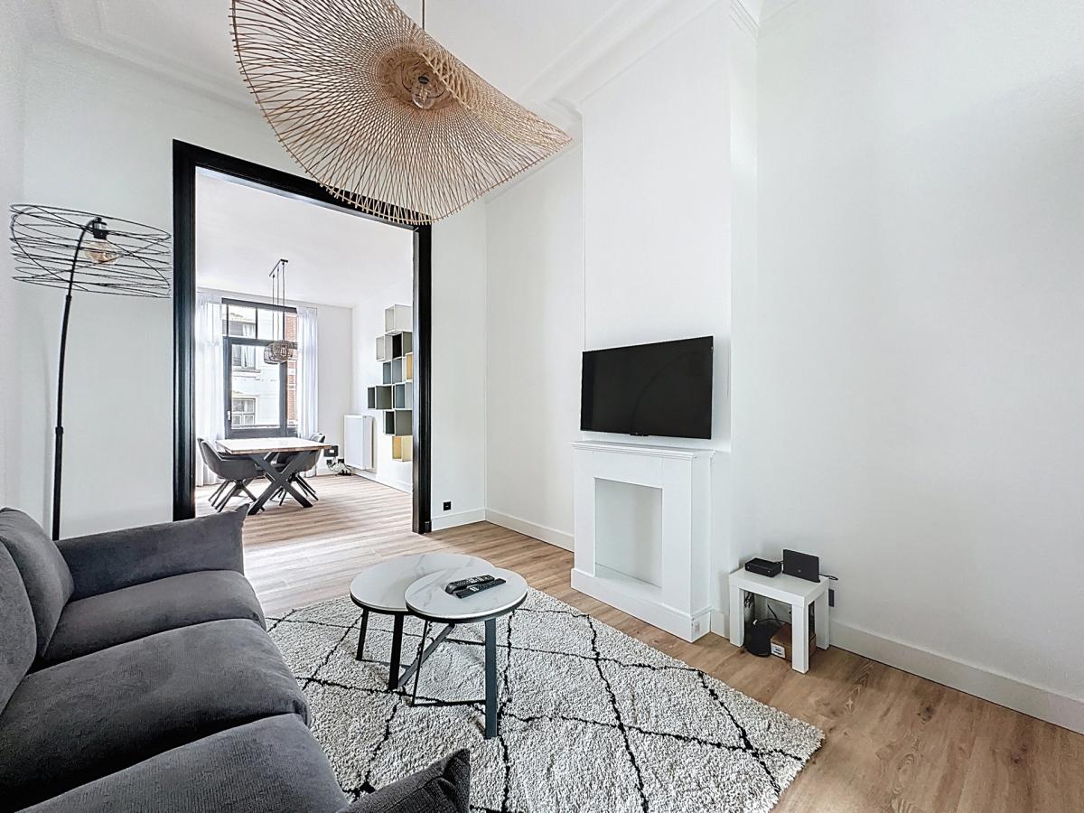 Square Ambiorix : Bel appartement meublé + balcon