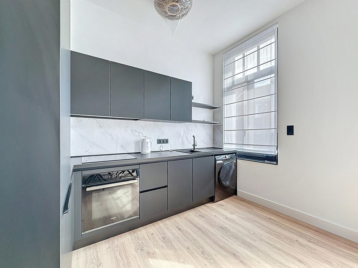 Square Ambiorix : Bel appartement meublé + balcon