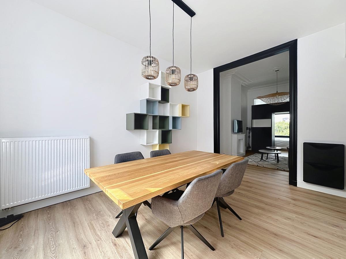 Square Ambiorix : Bel appartement meublé + balcon