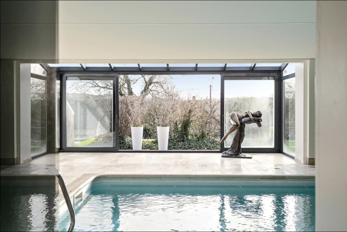 Villa d'exception avec piscine, terrain de tennis + 2 lots 