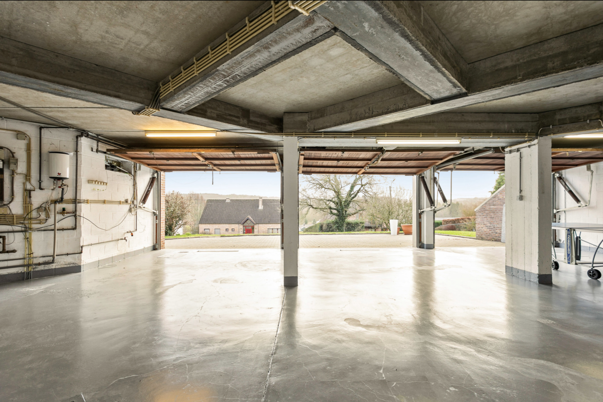 Villa d'exception avec piscine, terrain de tennis + 2 lots 