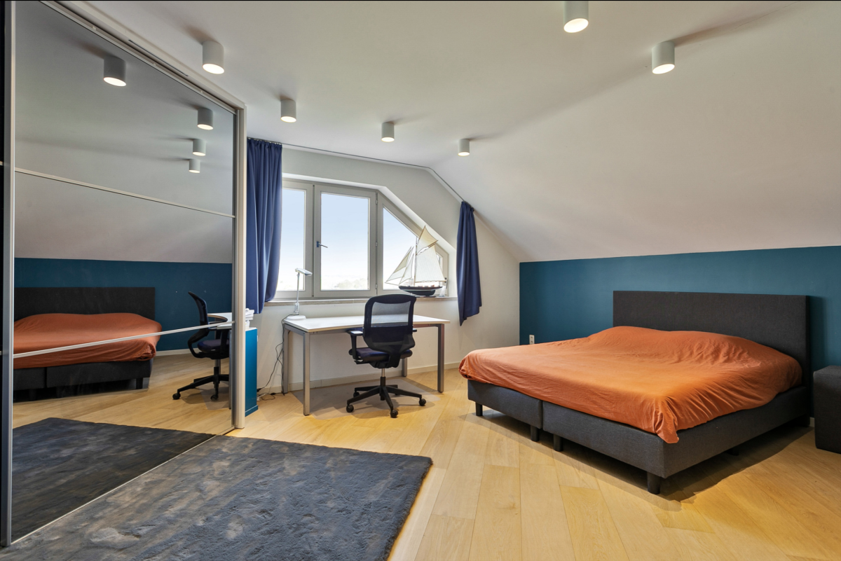 Villa d'exception avec piscine, terrain de tennis + 2 lots 