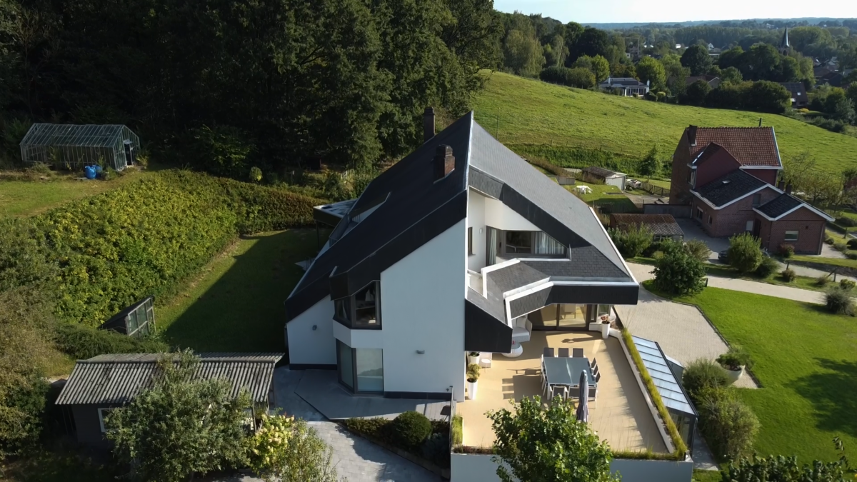 Villa d'exception avec piscine, terrain de tennis + 2 lots 