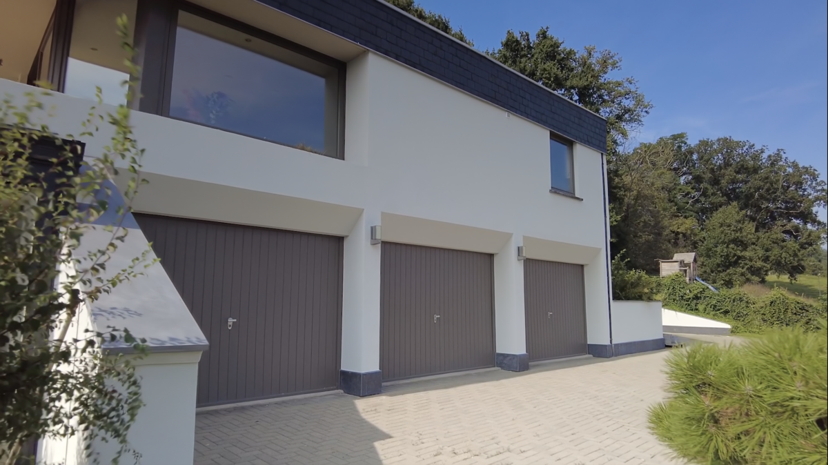 Villa d'exception avec piscine, terrain de tennis + 2 lots 