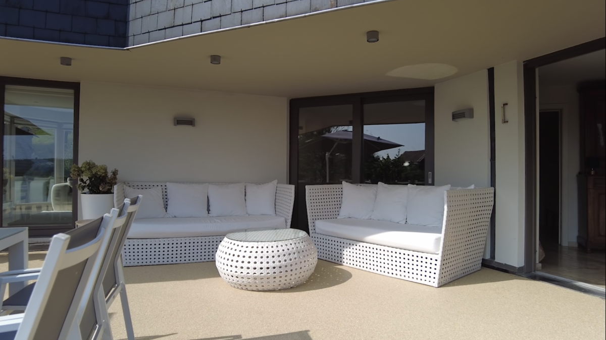Villa d'exception avec piscine, terrain de tennis + 2 lots 
