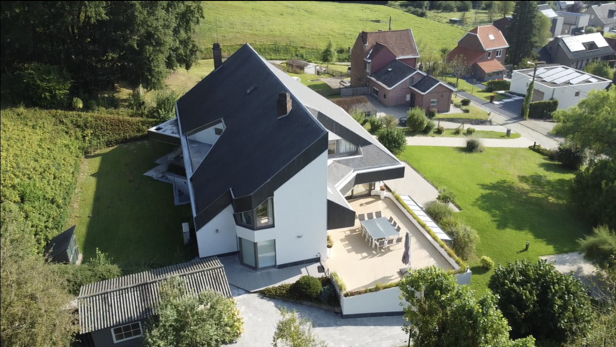 Villa d'exception avec piscine, terrain de tennis + 2 lots 