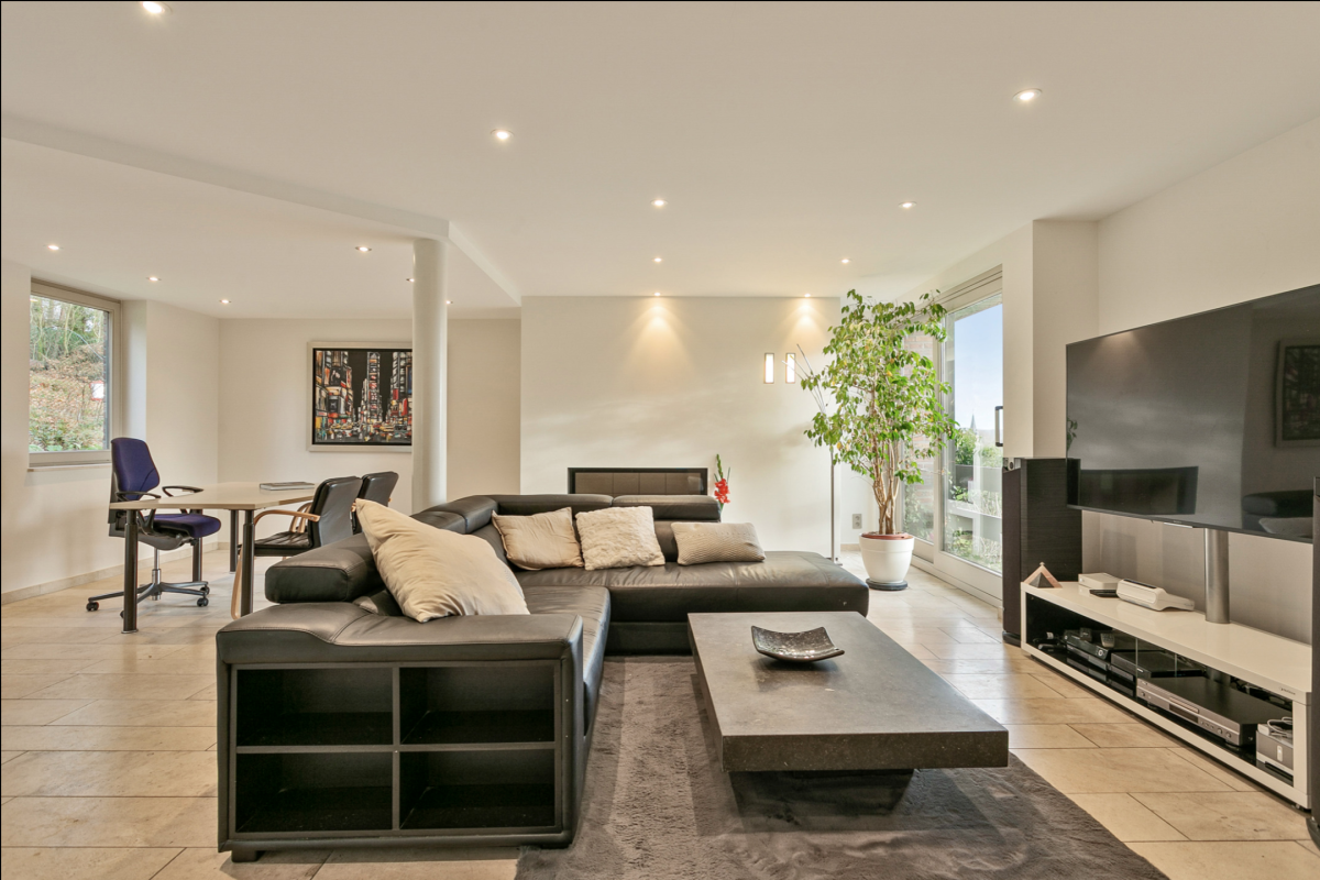 Villa d'exception avec piscine, terrain de tennis + 2 lots 