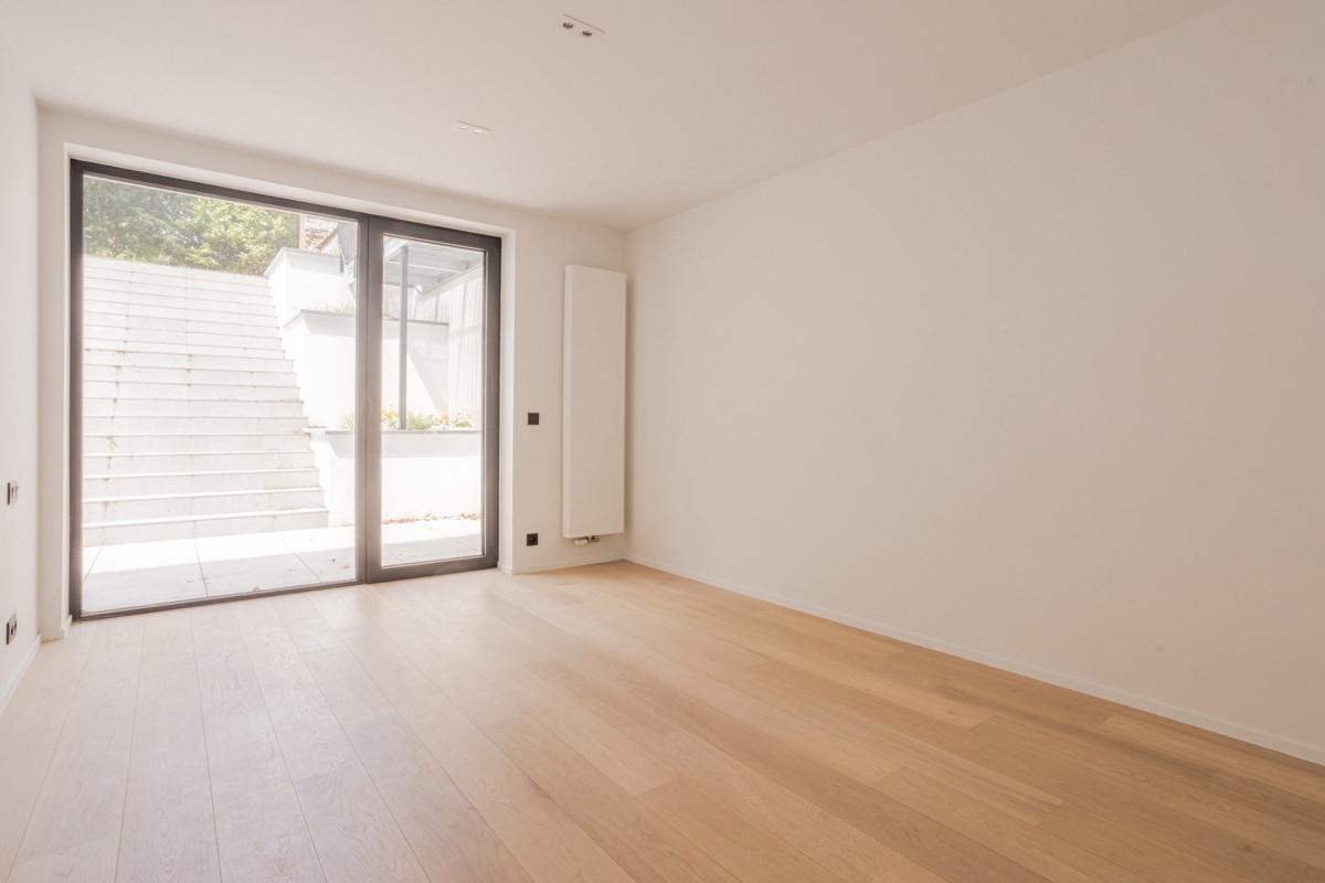 Stéphanie : Superbe rez 2 chambres + jardin remis à neuf 