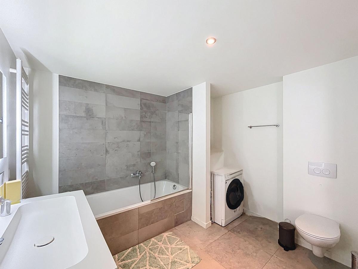 Quartier Européen: Superbe appartement meublé 2 ch +terrasse