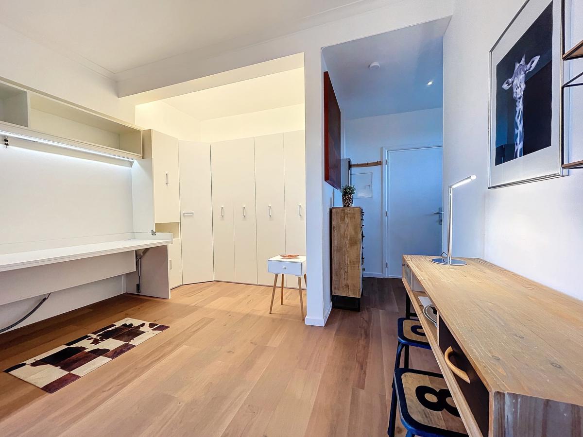 Centre Ville/ La Monnaie : Studio meublé et rénové