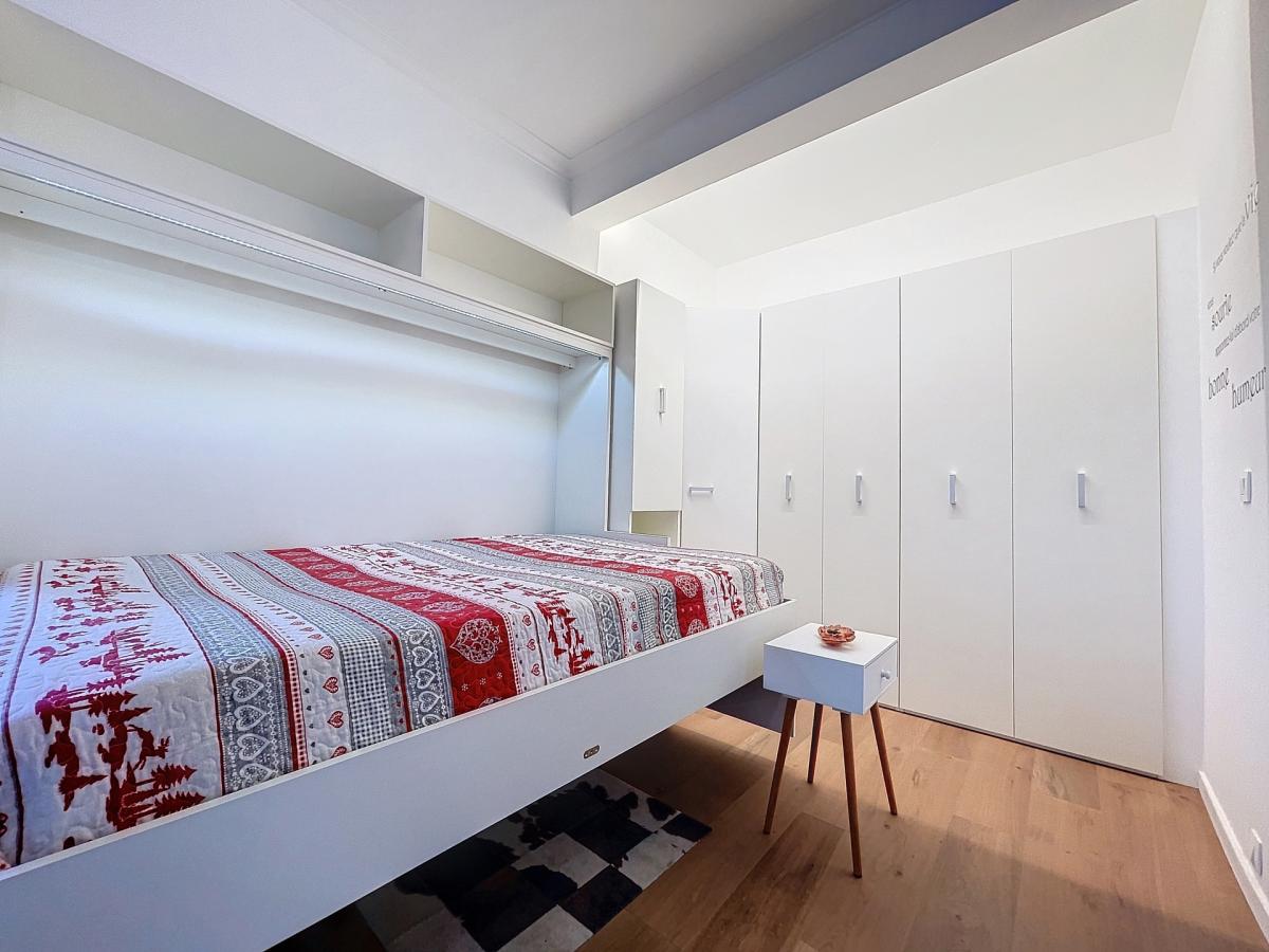 Centre Ville/ La Monnaie : Studio meublé et rénové