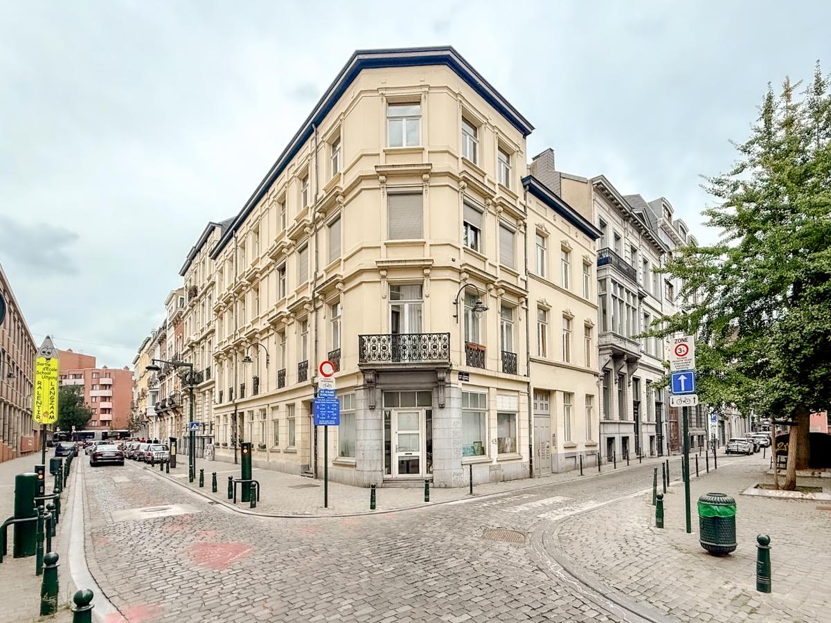 Centre ville/Dansaert  - Appart 1ou 2 chambres + balcon.