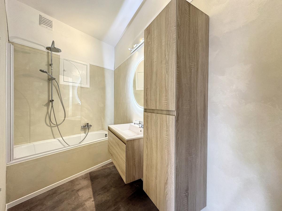Stallaert: Bel appartement 1 chambre entièrement rénové