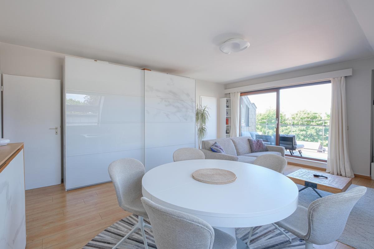 Chatelain : penthouse 2 chambres + terrasse