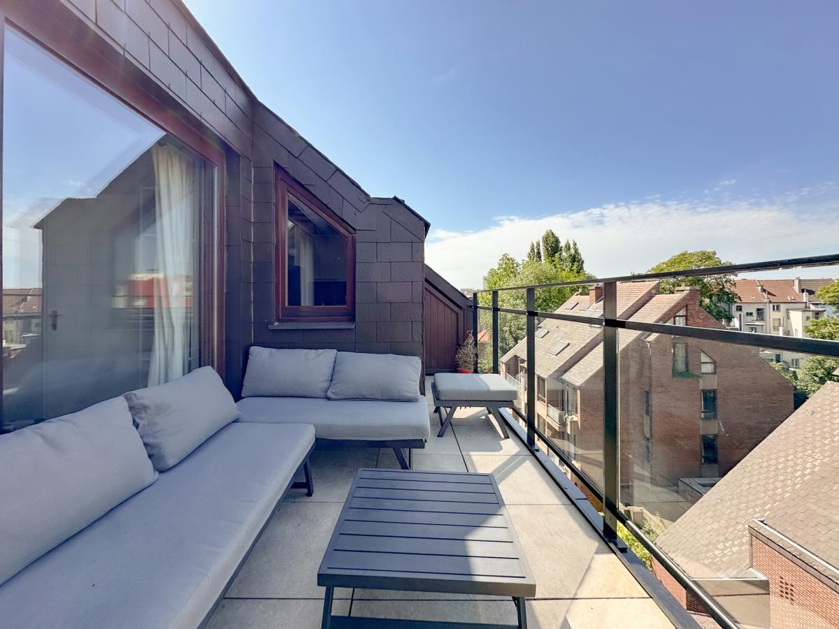 Chatelain : penthouse 2 chambres + terrasse