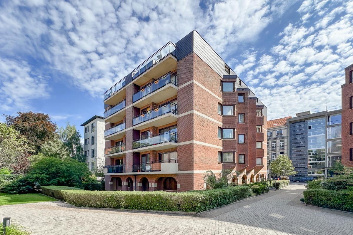 Chatelain : penthouse 2 chambres + terrasse