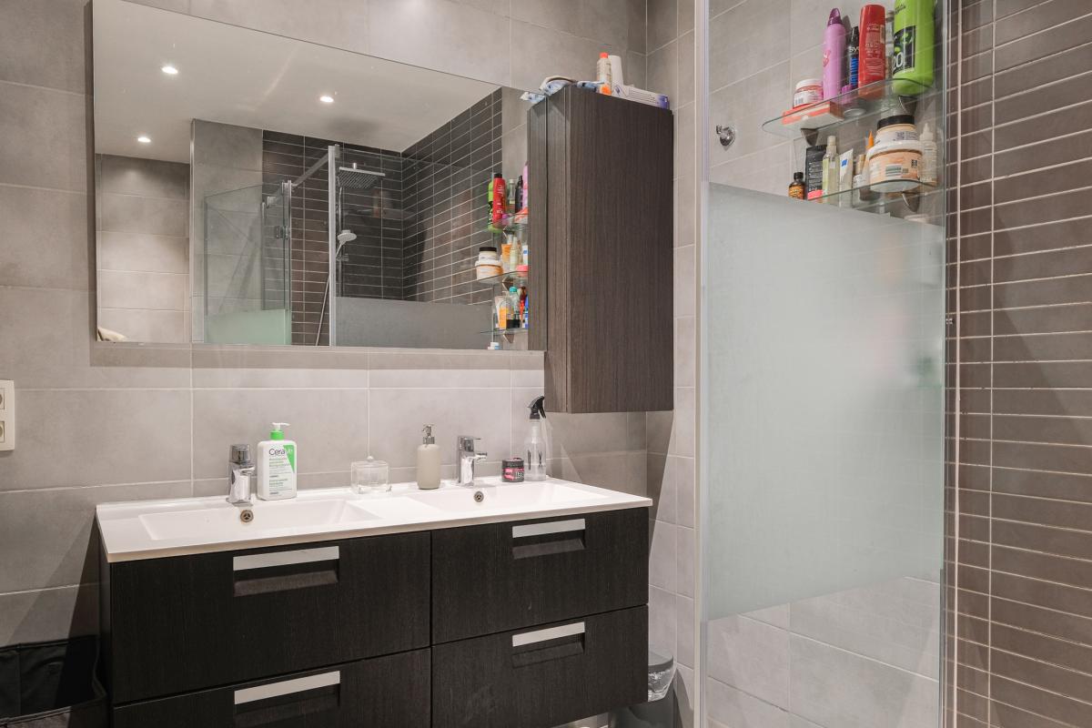 Chatelain : penthouse 2 chambres + terrasse
