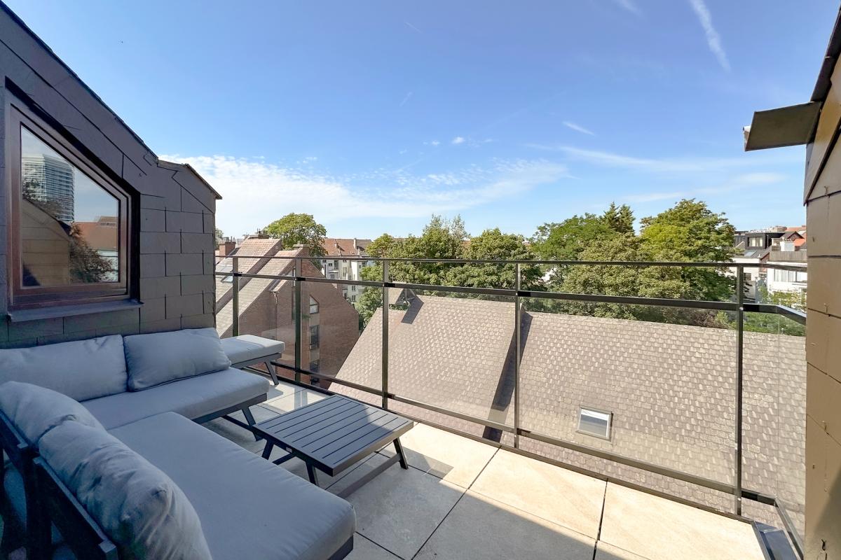 Chatelain : penthouse 2 chambres + terrasse