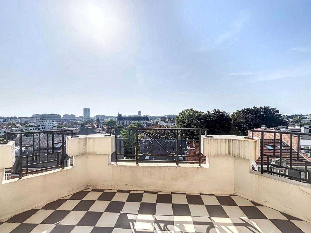 Châtelain : Magnifique penthouse 5 chambres + terrasses