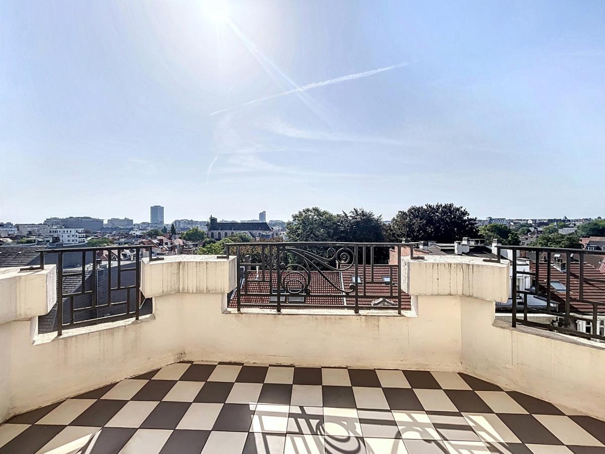 Châtelain : Magnifique penthouse 5 chambres + terrasses