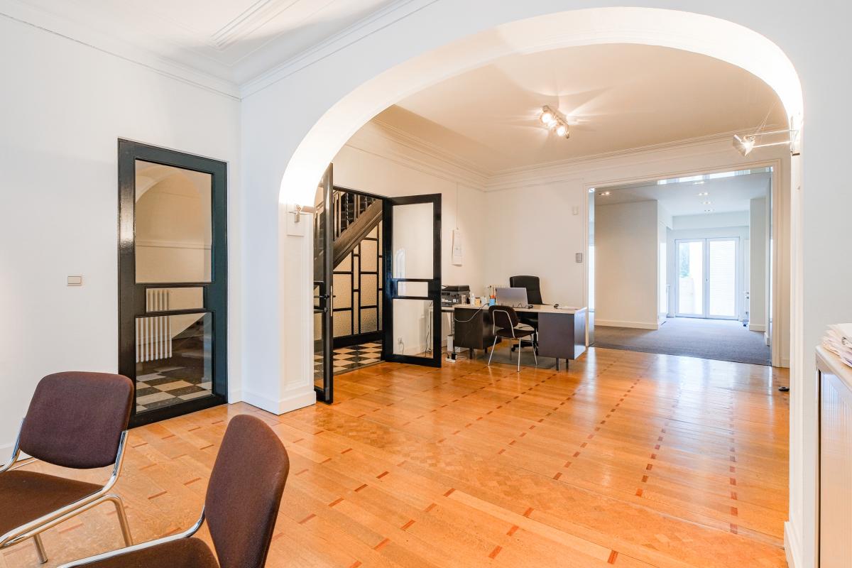 Parc Duden: Bel immeuble de rapport 3 unités + 2 garages