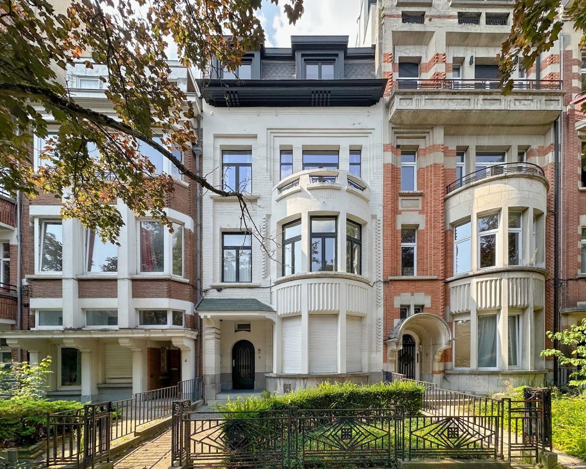 Parc Duden: Bel immeuble de rapport 3 unités + 2 garages