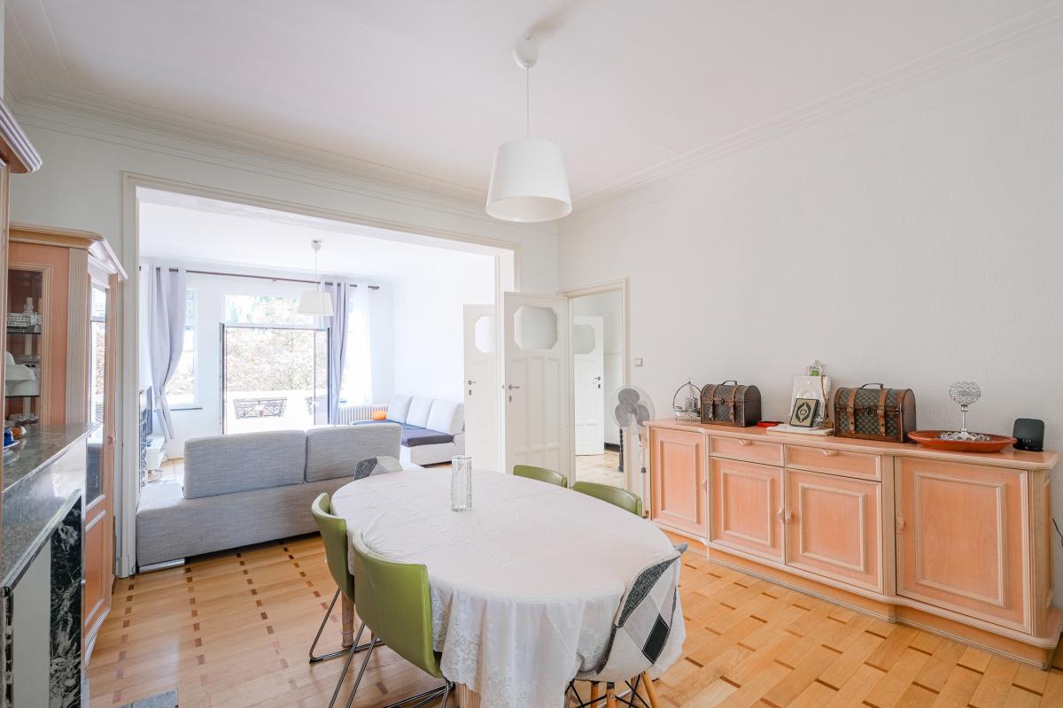 Parc Duden: Bel immeuble de rapport 3 unités + 2 garages