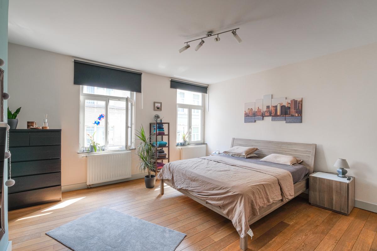 Quartier EU: maison rénovée + duplex + jardin et garage