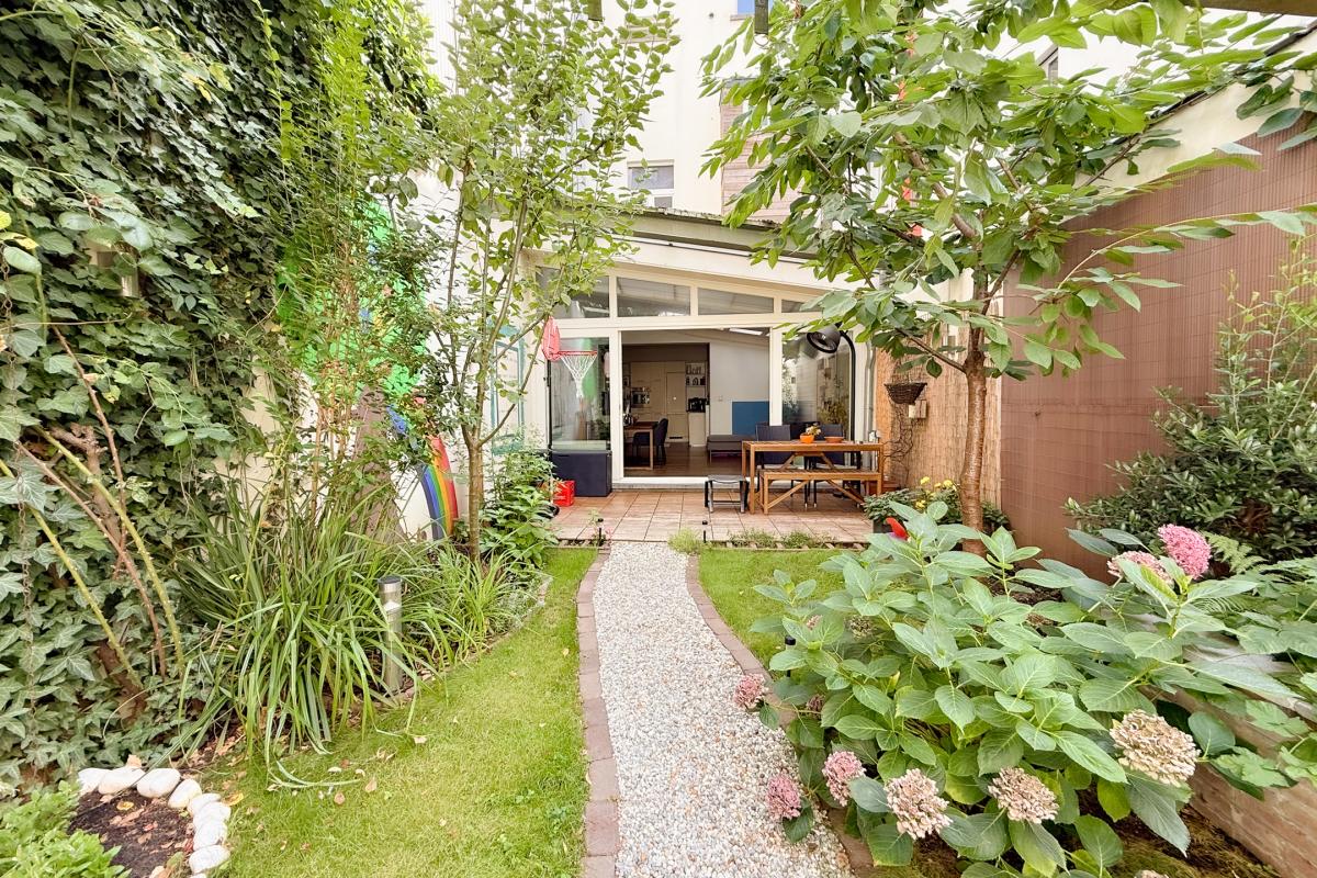 Quartier EU: maison rénovée + duplex + jardin et garage