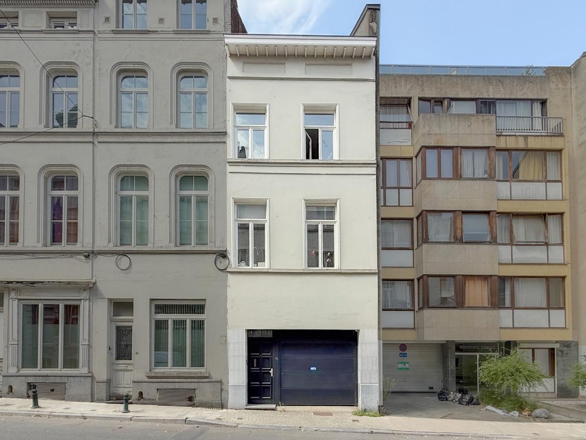 Quartier EU: maison rénovée + duplex + jardin et garage