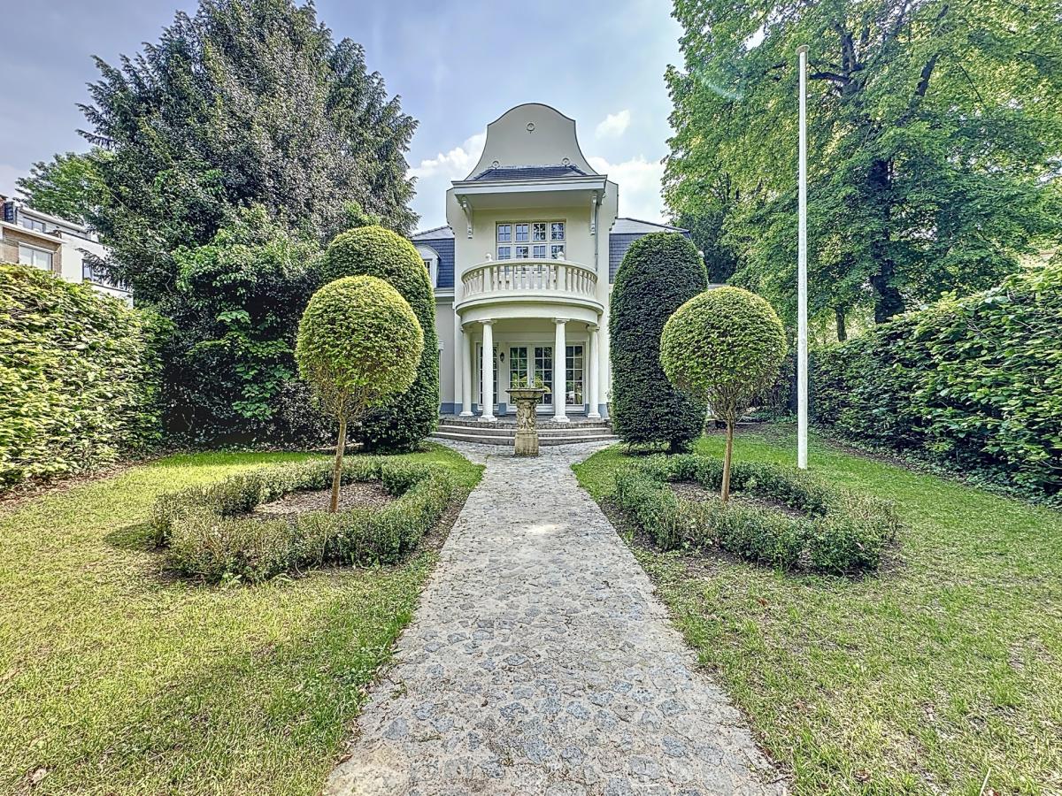 Saturne : Sublime villa avec vaste jardin + garage