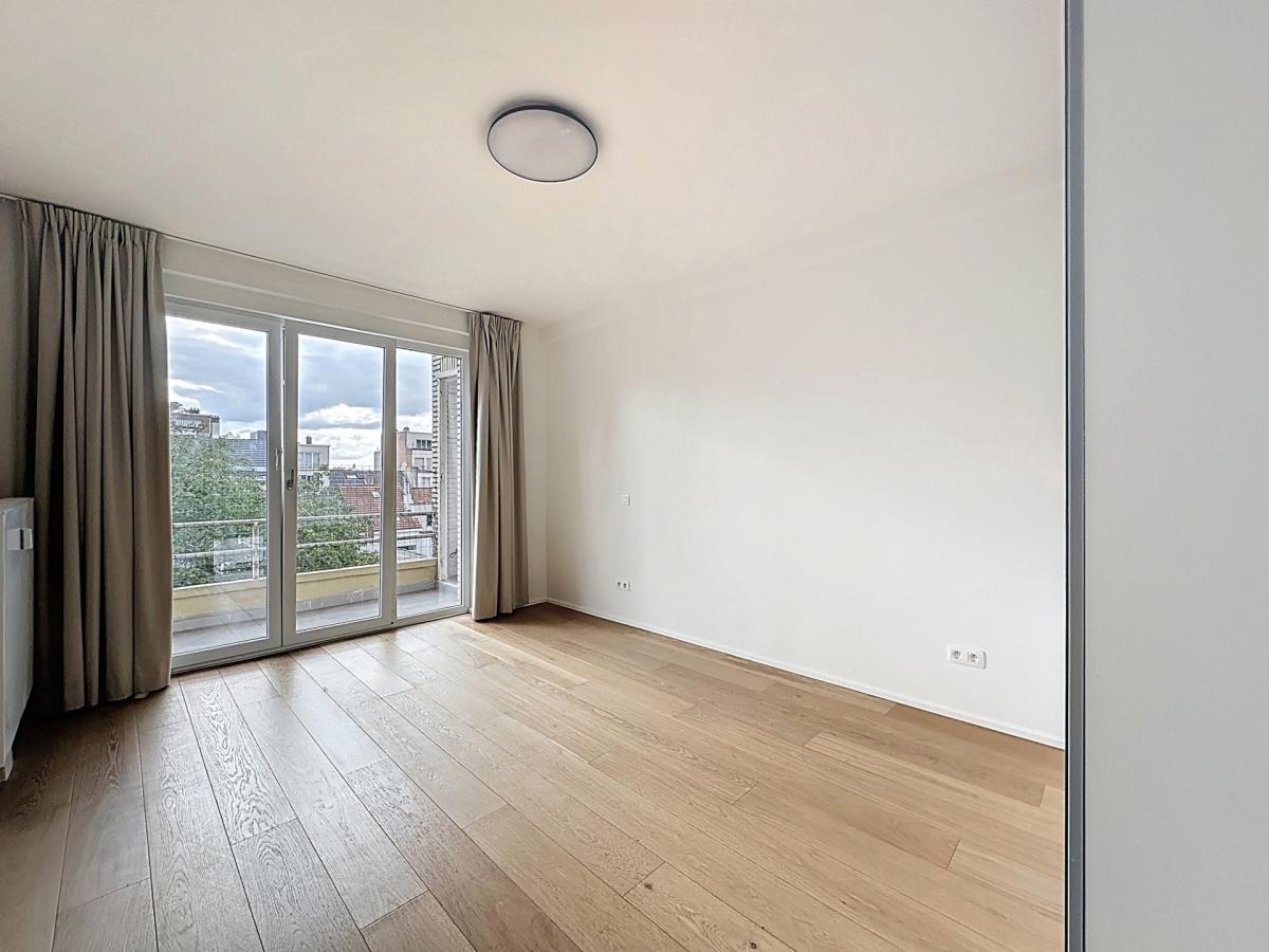 Brugmann/Arezzo : Bel appartement dernier étage rénové 