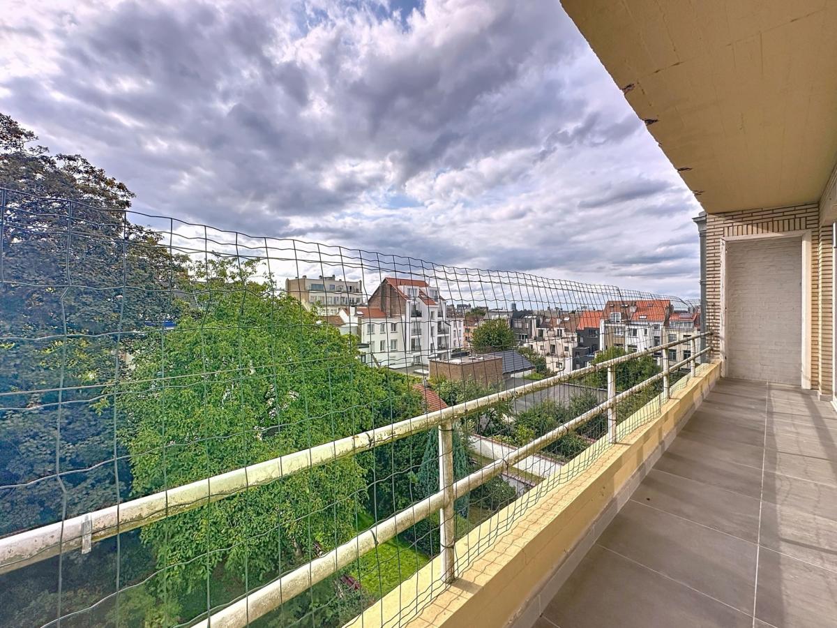Brugmann/Arezzo : Bel appartement dernier étage rénové 