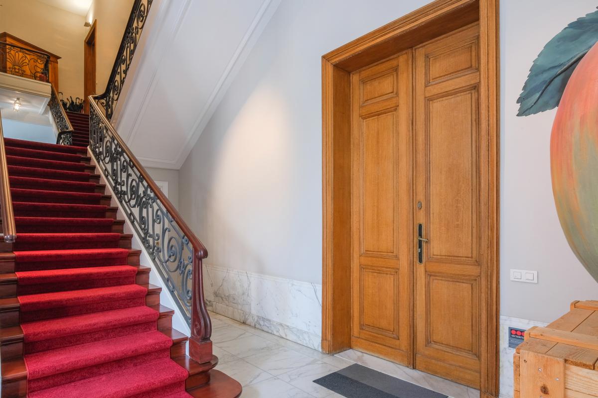 Chatelain : rdc 2 chambres + bureau + cour