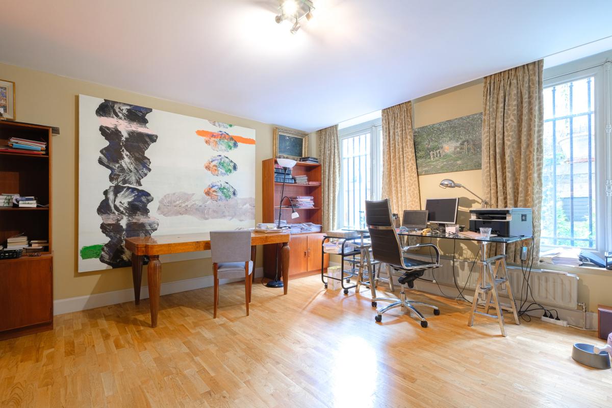 Chatelain : rdc 2 chambres + bureau + cour