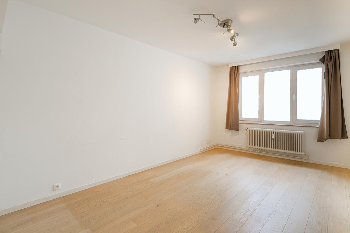 Molière, lumineux appartement rénové, 3 chambres et terrasse