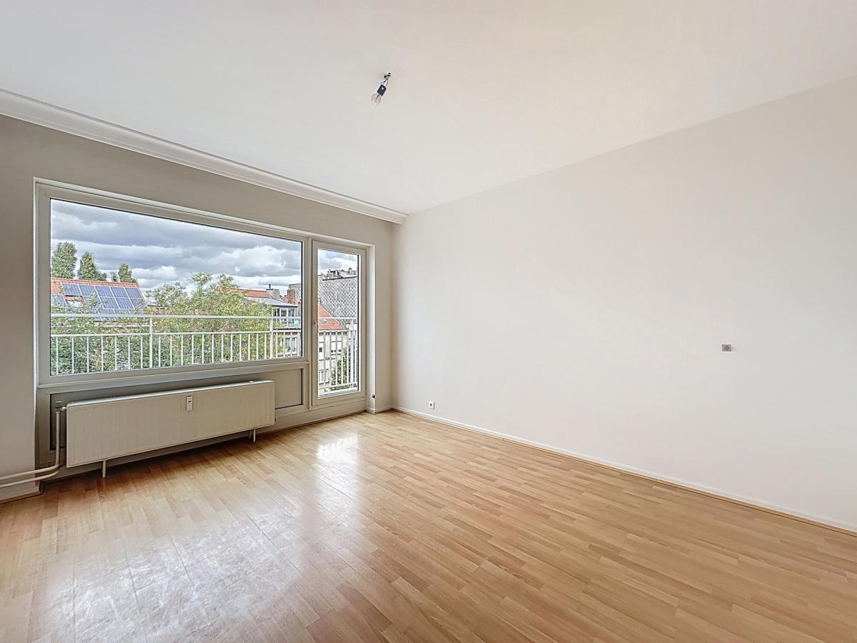 Haut de Forest : Bel appartement rénové + terrasses