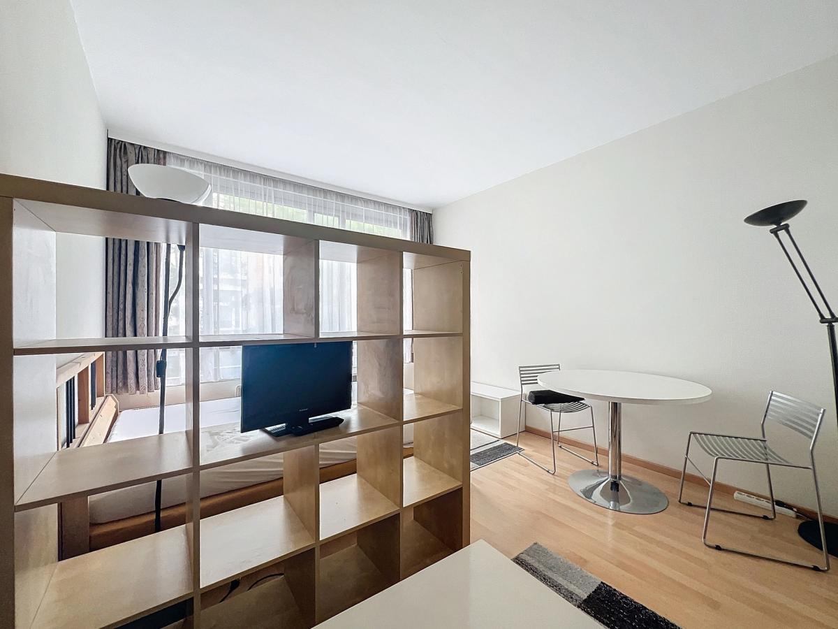 Chatelain/ Place Stéphanie: Joli studio meublé