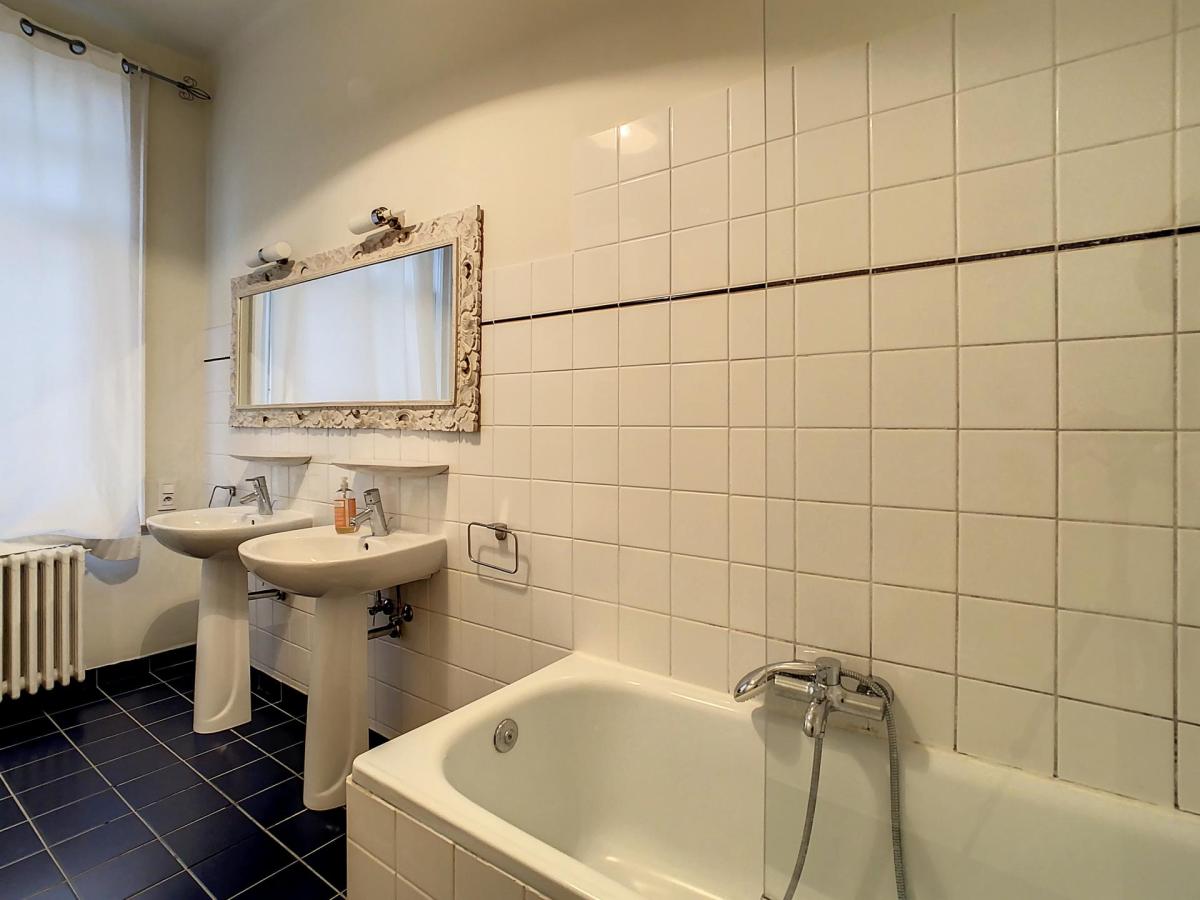 Guy d'Arezzo : Jolie maison + grande terrasse + parking