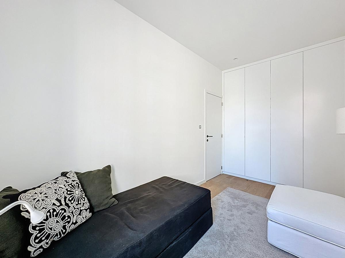 Pl. Brugmann/Churchill : Superbe appartement neuf et meublé