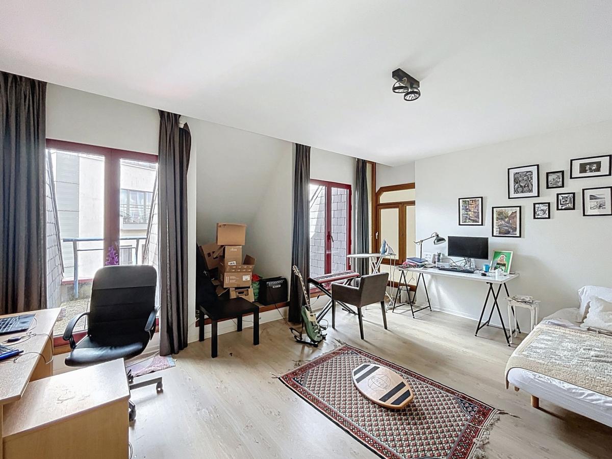 Quartier Européen : Duplex meublé 3 chambres avec terrasse