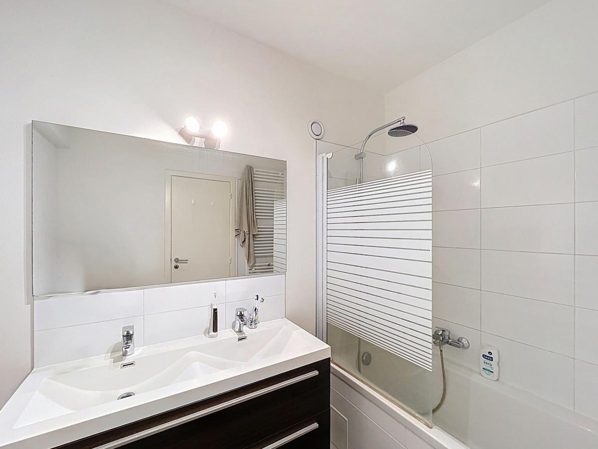 Quartier Européen : Duplex meublé 3 chambres avec terrasse