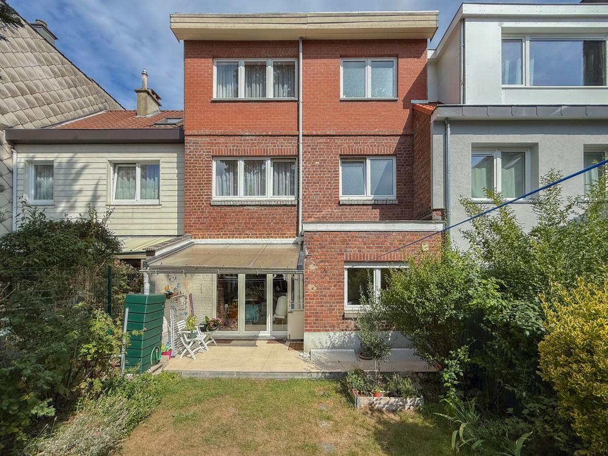 Quartier des Pêcheries: Maison 4 chambres à rafraîchir 